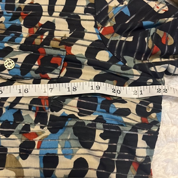 Cathy Women's Leopard Print Striped Roll-Tab Sleeve blouse. Stretch size LP - Picture 6 of 7